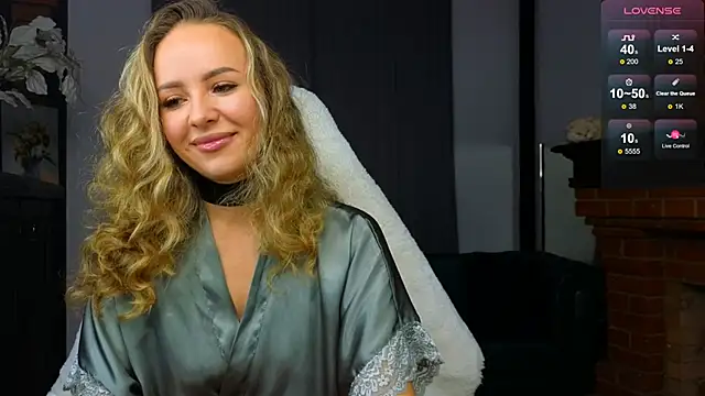 Snapshot of Hloya_Mei chatting on September 17, 2025, 11:28 pm Hloya Mei online show from September 17, 2025, 11:28 pm