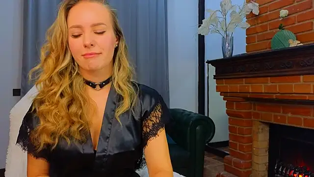 Snapshot of Hloya_Mei chatting on October 15, 2025, 1:06 am Hloya Mei online show from October 15, 2025, 1:06 am