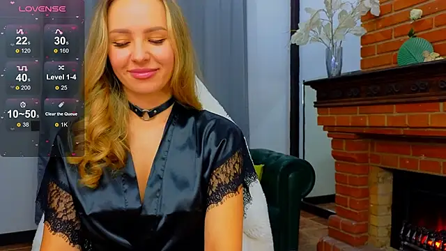 Snapshot of Hloya_Mei chatting on October 16, 2025, 12:44 am Hloya Mei online show from October 16, 2025, 12:44 am