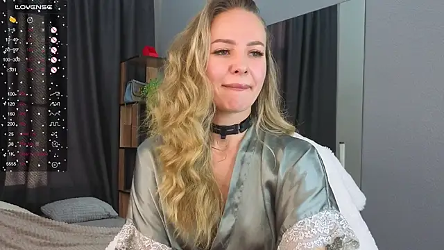 Snapshot of Hloya_Mei chatting on October 23, 2025, 2:44 am Hloya Mei online show from October 23, 2025, 2:44 am