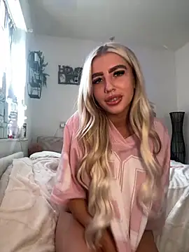 Snapshot of BlondeBetty chatting on September 12, 2025, 7:52 am BlondeBetty online show from September 12, 2025, 7:52 am