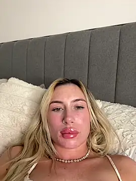 SexySaraxxoo online show from March 11, 2026, 10:38 pm