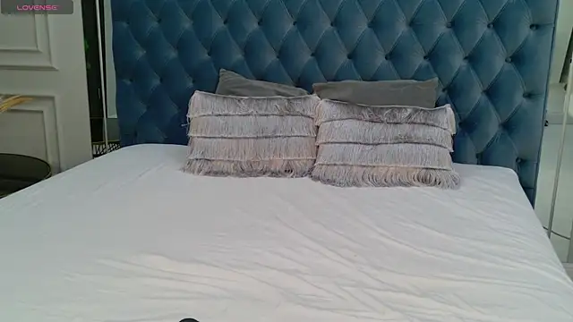 Snapshot of SunnyDane chatting on December 3, 2025, 12:47 pm SunnyDane online show from December 3, 2025, 12:47 pm