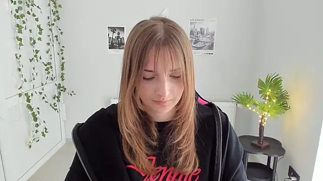 Snapshot of NeyliDream chatting on April 18, 2026, 1:15 pm NeyliDream online show from April 18, 2026, 1:15 pm
