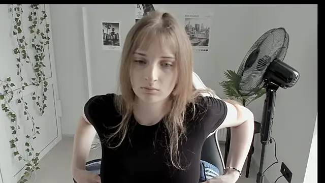 Snapshot of NeyliDream chatting on June 9, 2026, 12:28 pm NeyliDream online show from June 9, 2026, 12:28 pm