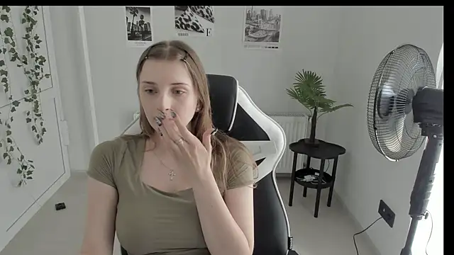 Snapshot of NeyliDream chatting on June 23, 2026, 1:20 pm NeyliDream online show from June 23, 2026, 1:20 pm