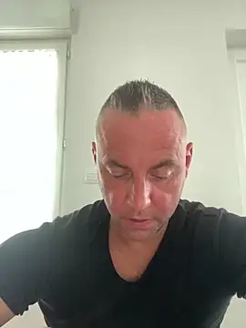 Snapshot of Marronglace1 chatting on June 2, 2026, 9:44 am Marronglace1 online show from June 2, 2026, 9:44 am