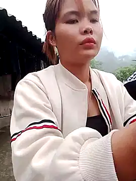 Huyen x online show from April 27, 2026, 2:09 am