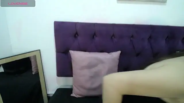 SofiaKitty-love online show from October 8, 2025, 6:49 pm