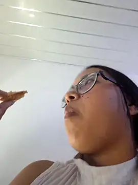 susan mooree online show from November 21, 2025, 8:51 pm