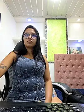 susan mooree online show from November 25, 2025, 7:03 pm