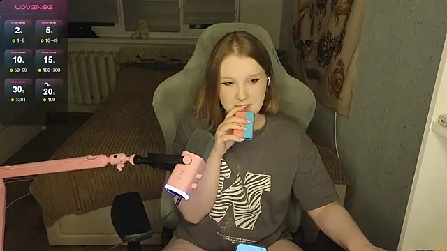 Snapshot of OliviaBlade chatting on October 18, 2025, 1:56 pm OliviaBlade online show from October 18, 2025, 1:56 pm