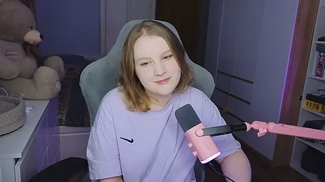 Snapshot of OliviaBlade chatting on November 2, 2025, 1:24 pm OliviaBlade online show from November 2, 2025, 1:24 pm