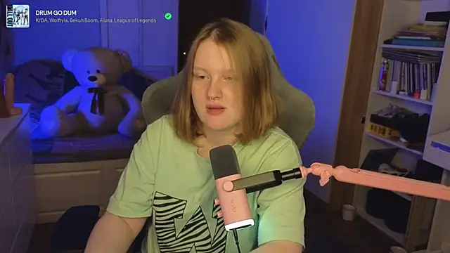 Snapshot of OliviaBlade chatting on November 12, 2025, 2:28 pm OliviaBlade online show from November 12, 2025, 2:28 pm