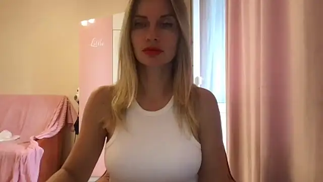 Snapshot of KarelliaStar chatting on May 9, 2026, 3:06 pm KarelliaStar online show from May 9, 2026, 3:06 pm