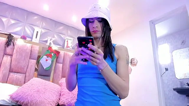 Snapshot of Charlotte_Landry__ chatting on December 3, 2025, 4:05 pm Charlotte Landry online show from December 3, 2025, 4:05 pm