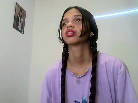 Snapshot of lucy_babyy chatting on October 13, 2025, 7:47 pm lucy babyy online show from October 13, 2025, 7:47 pm