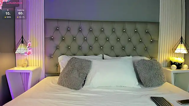 Snapshot of LunaBloomn chatting on October 27, 2025, 5:06 pm LunaBloomn online show from October 27, 2025, 5:06 pm