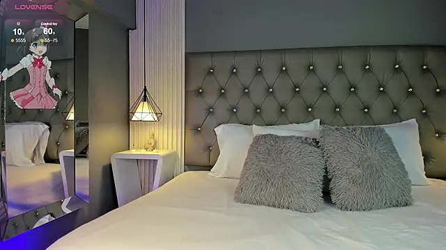 Snapshot of LunaBloomn chatting on October 29, 2025, 5:04 pm LunaBloomn online show from October 29, 2025, 5:04 pm