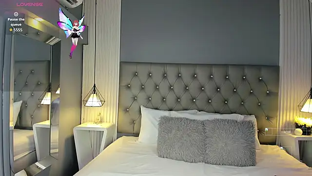 Snapshot of LunaBloomn chatting on November 9, 2025, 12:03 pm LunaBloomn online show from November 9, 2025, 12:03 pm