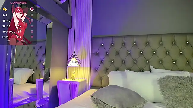 Snapshot of LunaBloomn chatting on November 20, 2025, 5:56 pm LunaBloomn online show from November 20, 2025, 5:56 pm