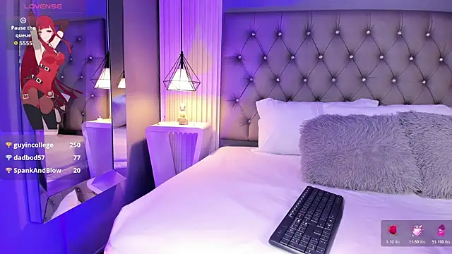 Snapshot of LunaBloomn chatting on November 21, 2025, 5:11 pm LunaBloomn online show from November 21, 2025, 5:11 pm