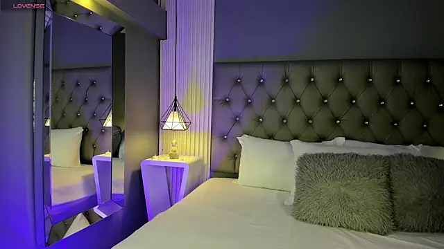 Snapshot of LunaBloomn chatting on November 24, 2025, 5:01 pm LunaBloomn online show from November 24, 2025, 5:01 pm