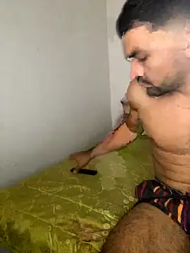 SantiGxxx33 online show from September 30, 2025, 9:53 pm