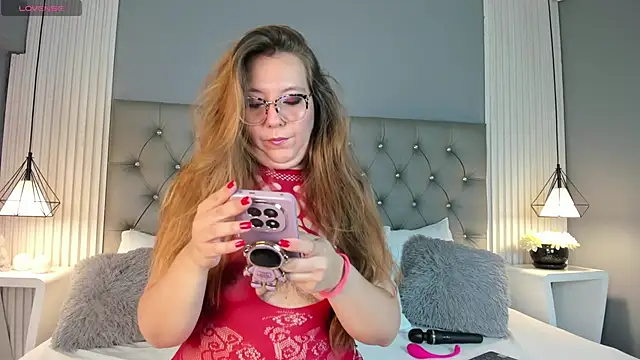 Snapshot of SamantaHarvey chatting on October 18, 2025, 3:42 am SamantaHarvey online show from October 18, 2025, 3:42 am