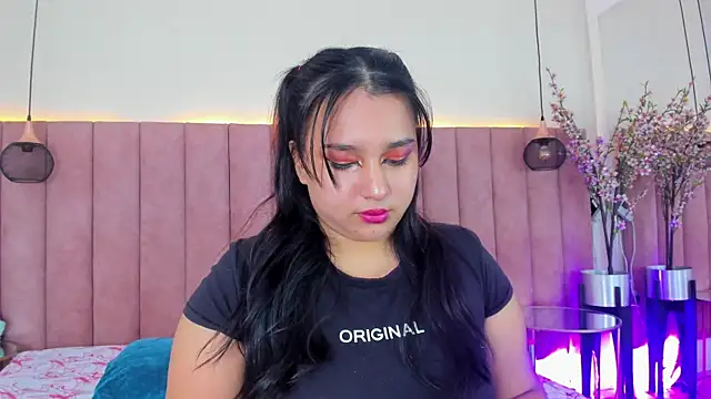 Snapshot of IvannaaVega chatting on October 12, 2025, 5:06 am IvannaaVega online show from October 12, 2025, 5:06 am