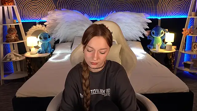 FoxyMayy online show from November 5, 2025, 1:55 pm