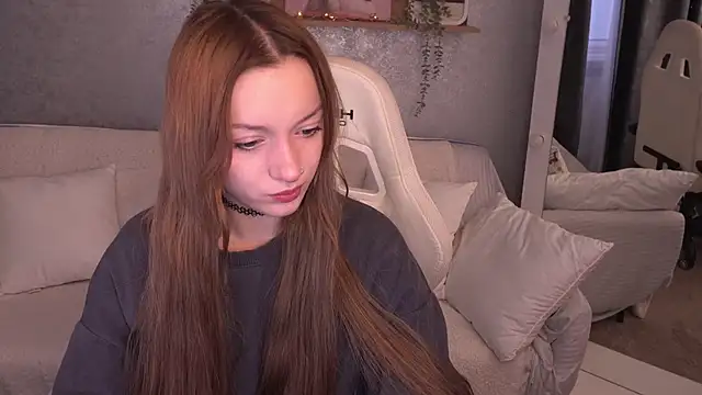 FoxyMayy online show from December 5, 2025, 6:11 am