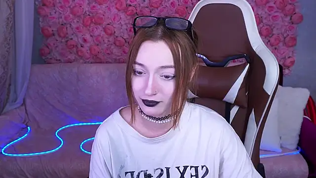 Snapshot of FoxyMayy chatting on June 8, 2026, 1:28 am FoxyMayy online show from June 8, 2026, 1:28 am