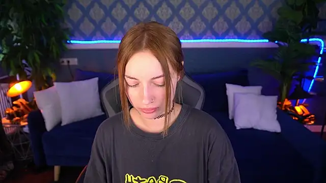 FoxyMayy online show from July 3, 2026, 12:44 pm