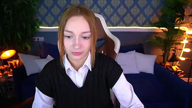 FoxyMayy online show from July 10, 2026, 7:05 pm