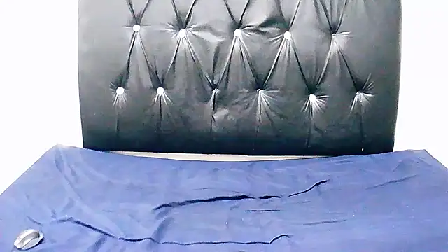 Snapshot of Iris-Pinky chatting on November 23, 2025, 6:19 pm Iris-Pinky online show from November 23, 2025, 6:19 pm