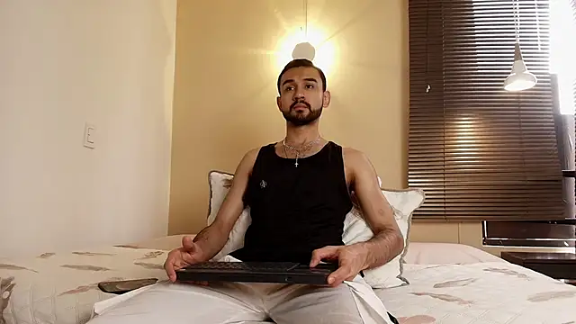 Snapshot of Axel_Moon_S chatting on November 5, 2025, 7:14 pm Axel Moon S online show from November 5, 2025, 7:14 pm