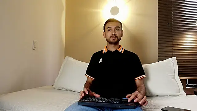 Snapshot of Axel_Moon_S chatting on November 25, 2025, 7:47 pm Axel Moon S online show from November 25, 2025, 7:47 pm