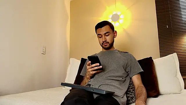 Snapshot of Axel_Moon_S chatting on November 29, 2025, 8:34 pm Axel Moon S online show from November 29, 2025, 8:34 pm