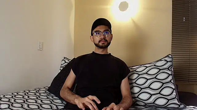 Snapshot of Axel_Moon_S chatting on December 16, 2025, 3:50 pm Axel Moon S online show from December 16, 2025, 3:50 pm