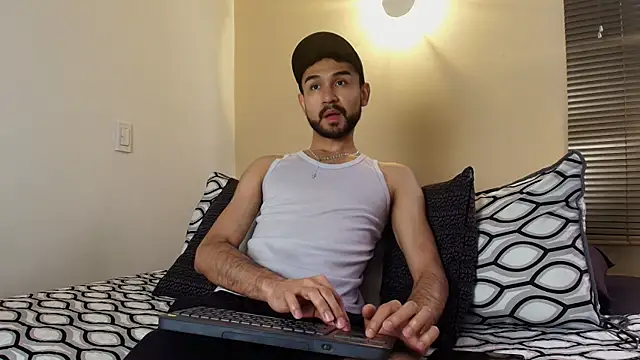 Snapshot of Axel_Moon_S chatting on December 17, 2025, 4:46 pm Axel Moon S online show from December 17, 2025, 4:46 pm