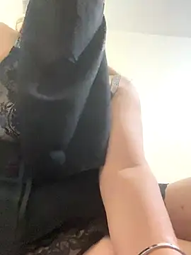 Snapshot of Wild-Nayra chatting on September 17, 2025, 11:06 pm Wild-Nayra online show from September 17, 2025, 11:06 pm