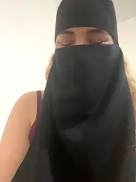 Snapshot of Wild-Nayra chatting on October 6, 2025, 10:40 pm Wild-Nayra online show from October 6, 2025, 10:40 pm