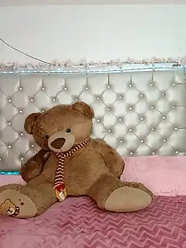 ZARAY 1118 online show from October 25, 2025, 9:31 pm