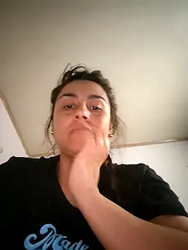 Snapshot of vanessa-titisM chatting on May 9, 2026, 2:28 am vanessa-titisM online show from May 9, 2026, 2:28 am