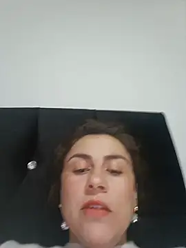Snapshot of vanessa-titisM chatting on June 4, 2026, 2:17 am vanessa-titisM online show from June 4, 2026, 2:17 am