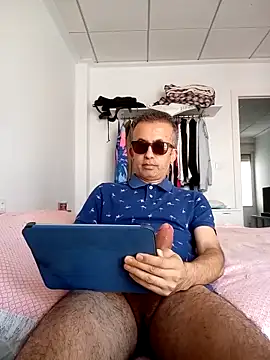 Snapshot of EmilioTaladdro chatting on May 5, 2026, 10:23 am EmilioTaladdro online show from May 5, 2026, 10:23 am