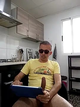 Snapshot of EmilioTaladdro chatting on May 12, 2026, 9:28 am EmilioTaladdro online show from May 12, 2026, 9:28 am
