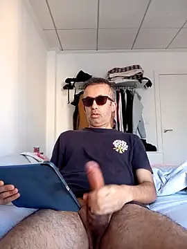 Snapshot of EmilioTaladdro chatting on May 13, 2026, 5:38 am EmilioTaladdro online show from May 13, 2026, 5:38 am