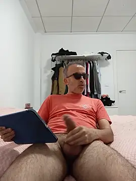 Snapshot of EmilioTaladdro chatting on May 17, 2026, 9:11 pm EmilioTaladdro online show from May 17, 2026, 9:11 pm
